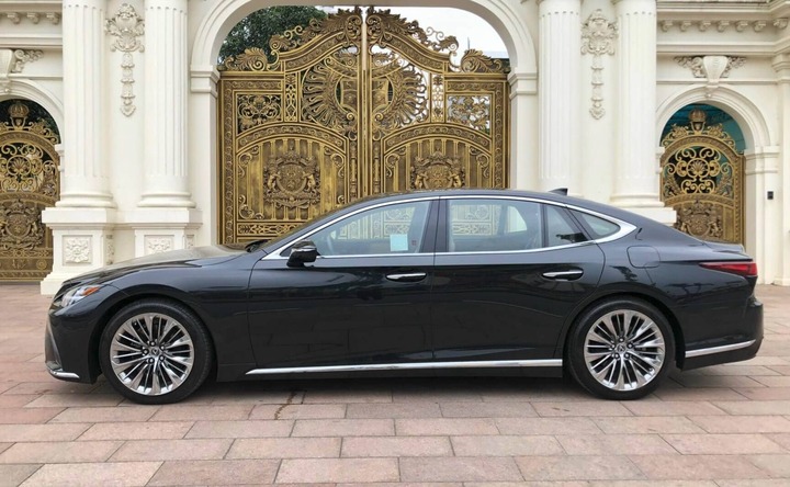 D\u1ecbch v\u1ee5 cho thu\u00ea xe 4 ch\u1ed7 h\u1ea1ng sang ph\u1ee5c v\u1ee5 doanh nghi\u1ec7p n\u01b0\u1edbc n